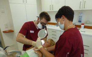 Zahnärztliche Behandling eines Kindes